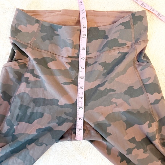 LULULEMON Wunder Under High Rise Tights in Camo Smoky Red Night Sea Size 10 - Picture 7 of 7